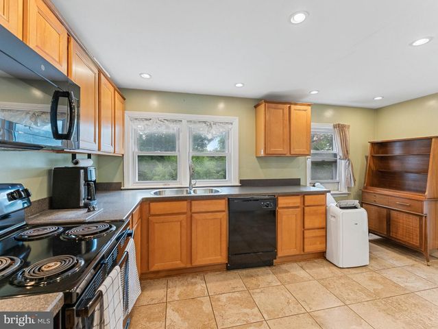 174 CRUM CREEK DR, Woodlyn, PA 19094