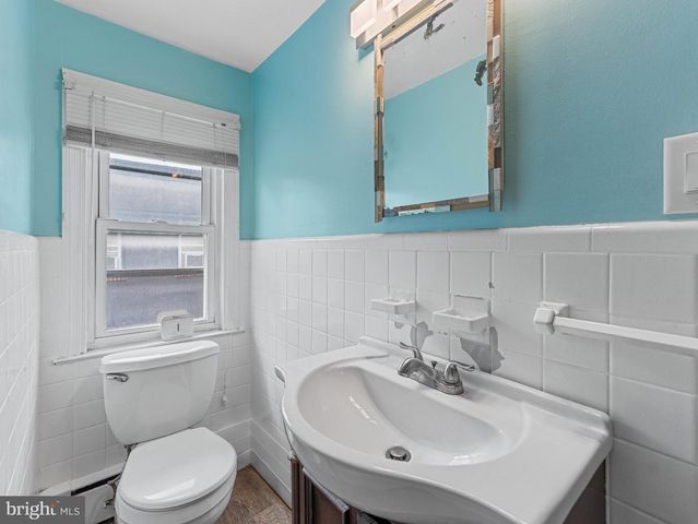 174 CRUM CREEK DR, Woodlyn, PA 19094