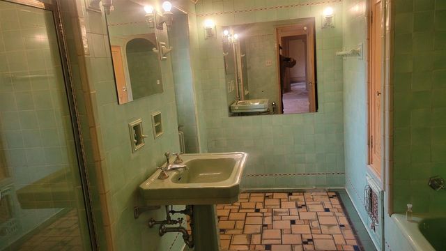 1101 S MONROE AVENUE, Green Bay, WI 54301