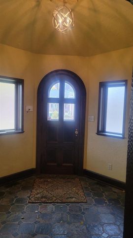 1101 S MONROE AVENUE, Green Bay, WI 54301