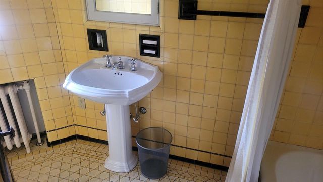 1101 S MONROE AVENUE, Green Bay, WI 54301