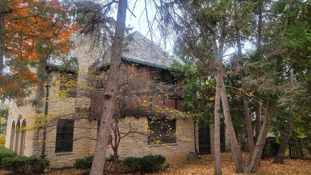 1101 S MONROE AVENUE, Green Bay, WI 54301