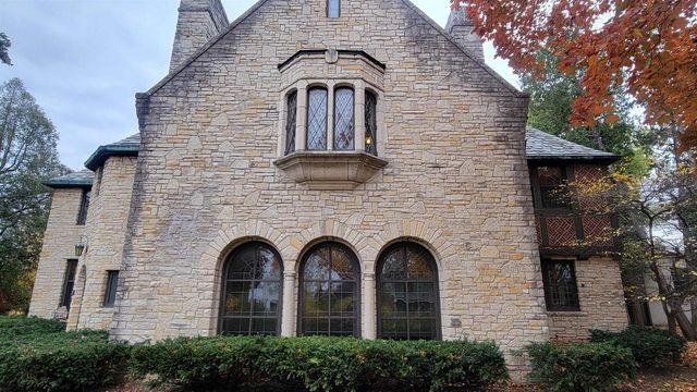 1101 S MONROE AVENUE, Green Bay, WI 54301