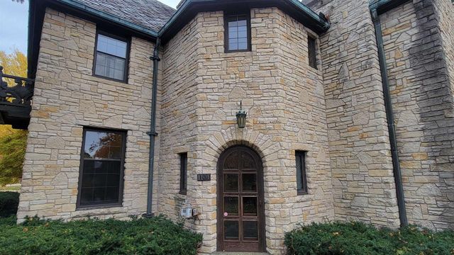 1101 S MONROE AVENUE, Green Bay, WI 54301