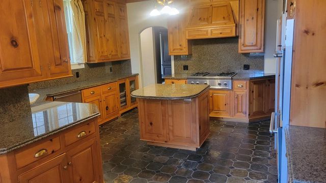 1101 S MONROE AVENUE, Green Bay, WI 54301