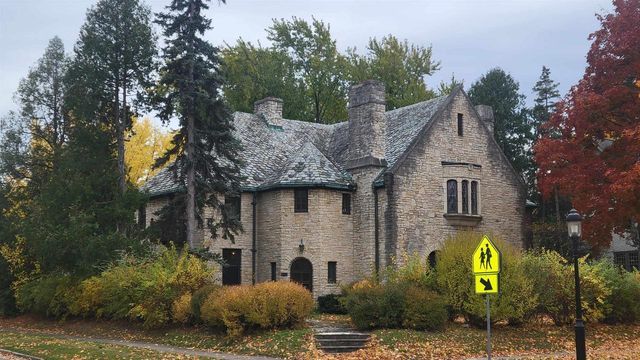 1101 S MONROE AVENUE, Green Bay, WI 54301