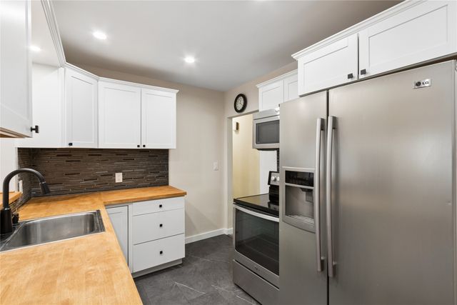 1900 NW 82nd Street, Clive, IA 50325