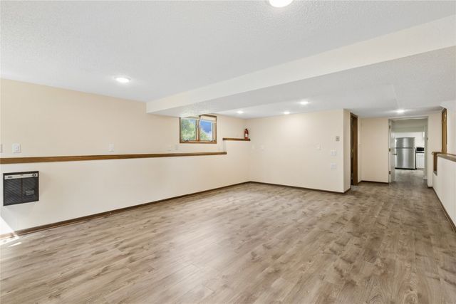 1900 NW 82nd Street, Clive, IA 50325