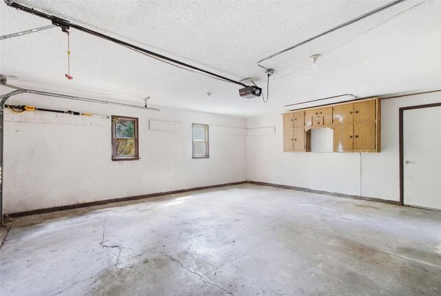 1900 NW 82nd Street, Clive, IA 50325