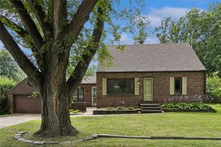 1900 NW 82nd Street, Clive, IA 50325