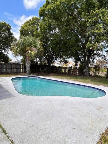 693 SW Nichols Terrace, Port St. Lucie, FL 34953