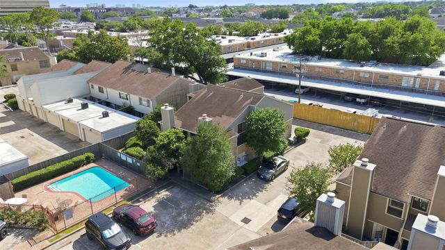 1920 Augusta Drive 31, Houston, TX 77057
