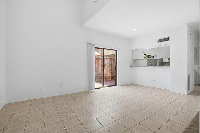 1920 Augusta Drive 31, Houston, TX 77057