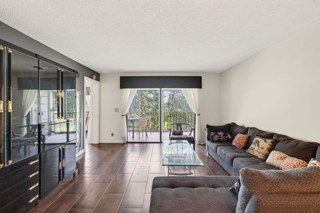 7290 Kinghurst Drive 405, Delray Beach, FL 33446