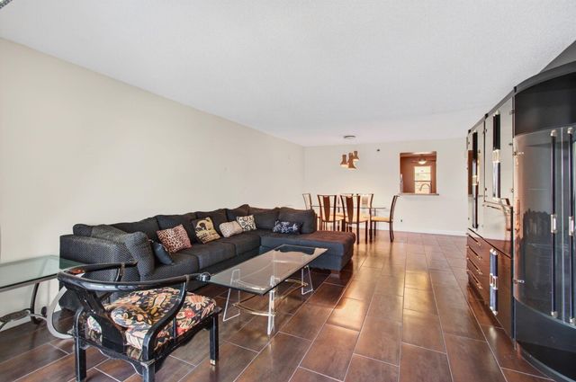 7290 Kinghurst Drive 405, Delray Beach, FL 33446