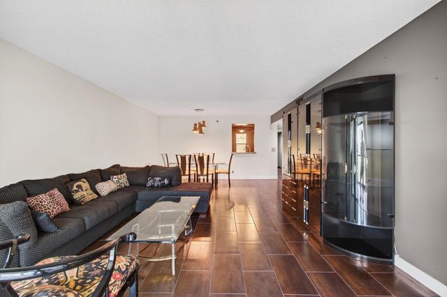 7290 Kinghurst Drive 405, Delray Beach, FL 33446