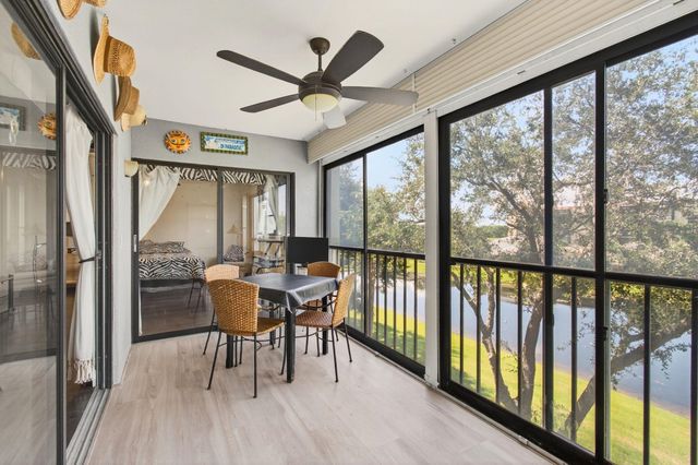 7290 Kinghurst Drive 405, Delray Beach, FL 33446
