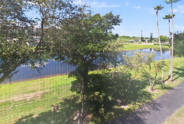 7290 Kinghurst Drive 405, Delray Beach, FL 33446