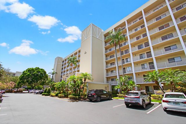 7290 Kinghurst Drive 405, Delray Beach, FL 33446