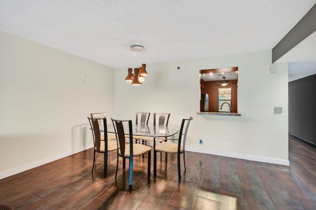 7290 Kinghurst Drive 405, Delray Beach, FL 33446