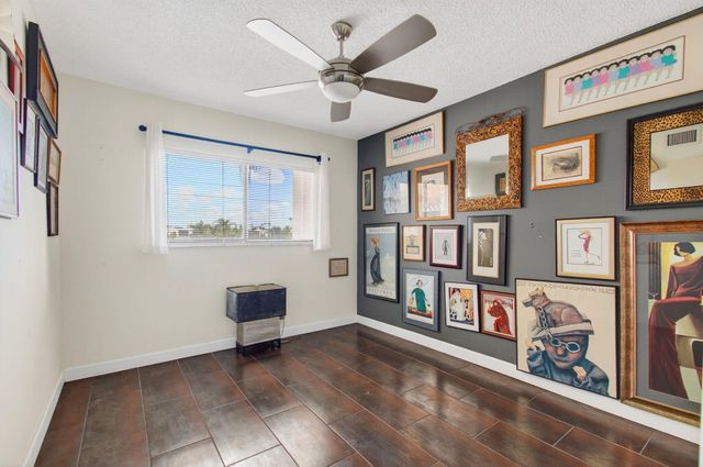 7290 Kinghurst Drive 405, Delray Beach, FL 33446
