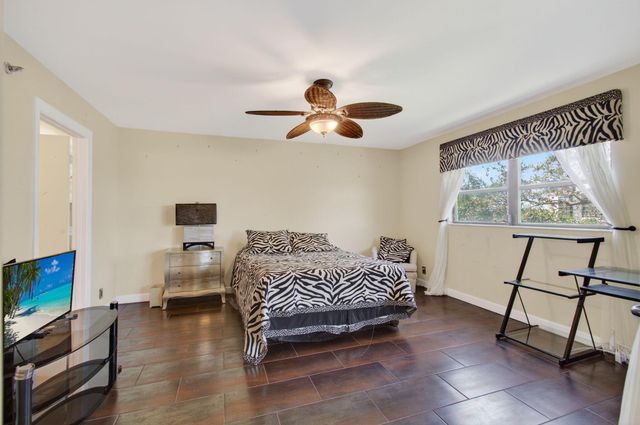 7290 Kinghurst Drive 405, Delray Beach, FL 33446