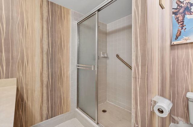 7290 Kinghurst Drive 405, Delray Beach, FL 33446