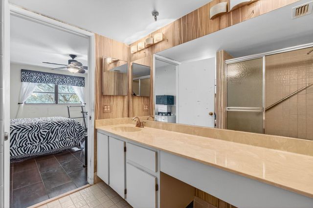 7290 Kinghurst Drive 405, Delray Beach, FL 33446