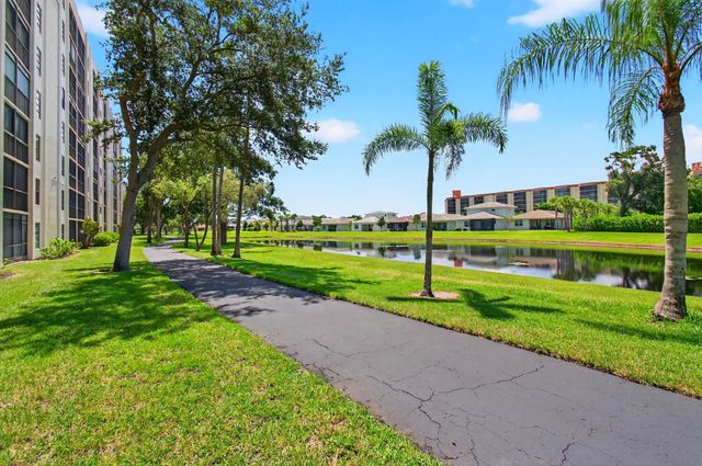 7290 Kinghurst Drive 405, Delray Beach, FL 33446
