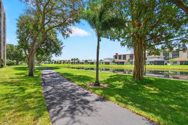7290 Kinghurst Drive 405, Delray Beach, FL 33446