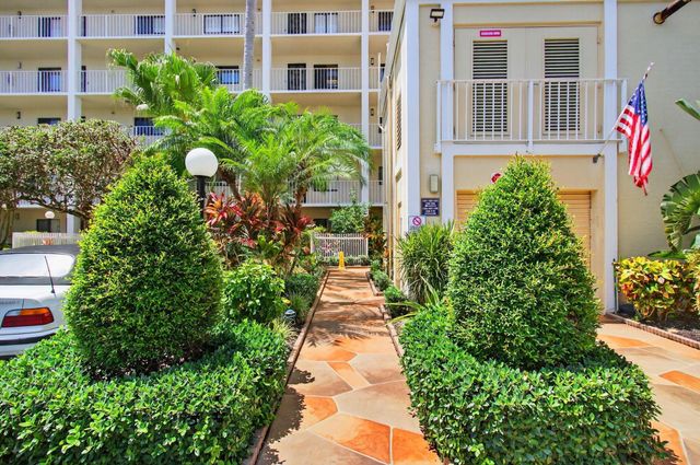 7290 Kinghurst Drive 405, Delray Beach, FL 33446