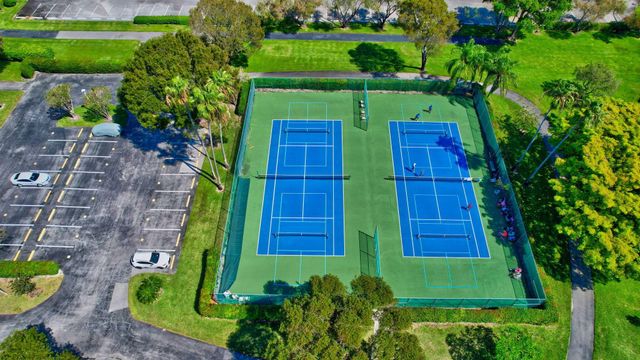 7290 Kinghurst Drive 405, Delray Beach, FL 33446
