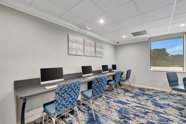 7290 Kinghurst Drive 405, Delray Beach, FL 33446