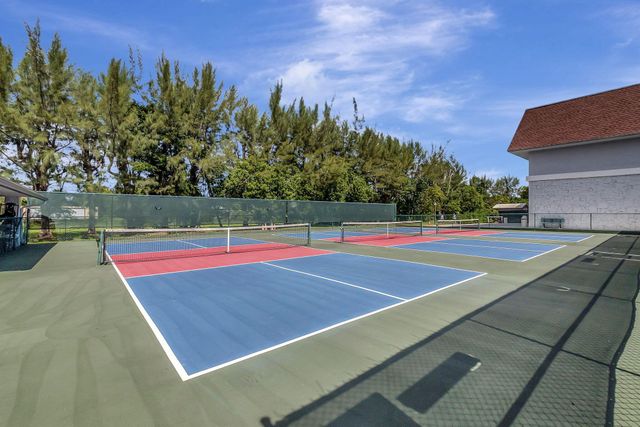 7290 Kinghurst Drive 405, Delray Beach, FL 33446