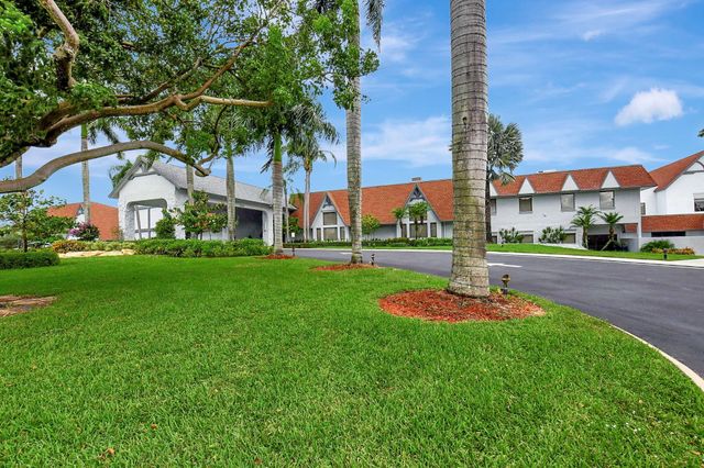 7290 Kinghurst Drive 405, Delray Beach, FL 33446