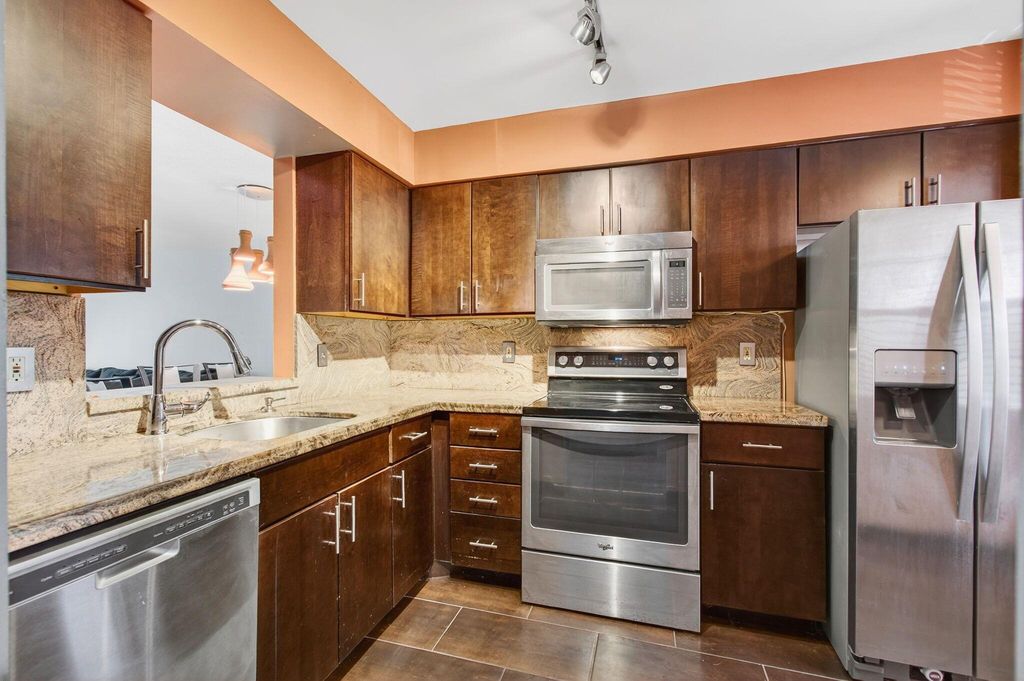 7290 Kinghurst Drive 405, Delray Beach, FL 33446