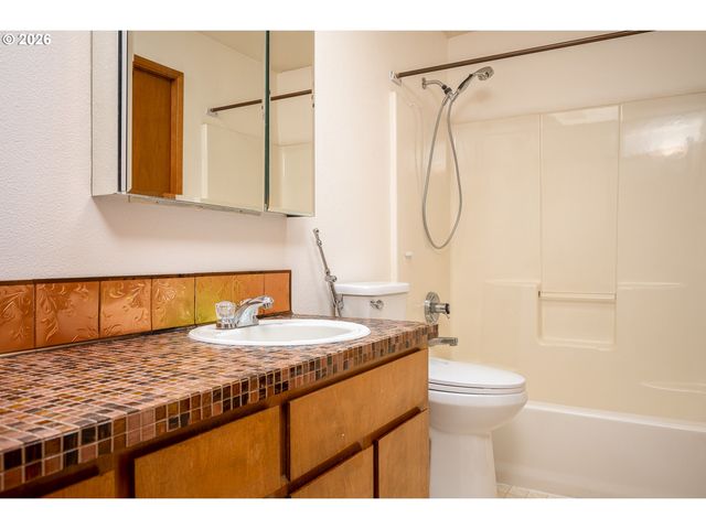 8416 Se 72ND Ave, Portland, OR 97206