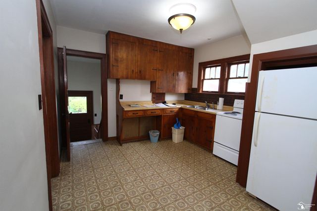 624 Waterloo Avenue, Monroe, MI 48161