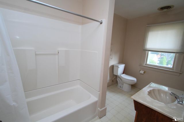 624 Waterloo Avenue, Monroe, MI 48161