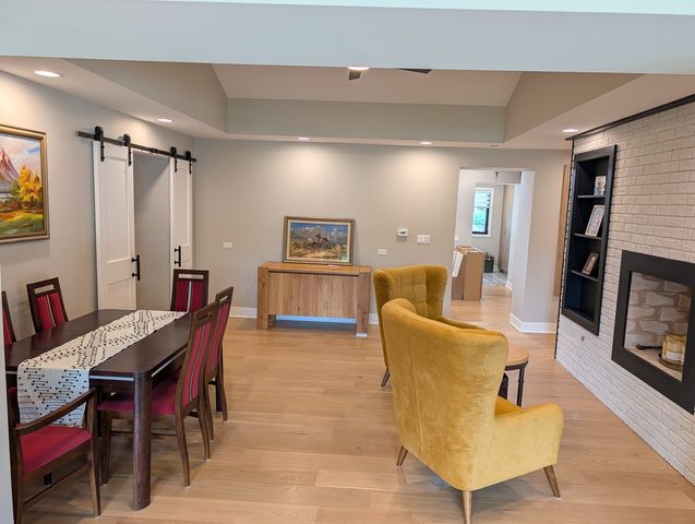 675 W Gilbert Road, Palatine, IL 60067