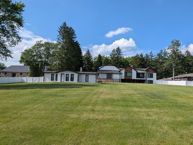 675 W Gilbert Road, Palatine, IL 60067