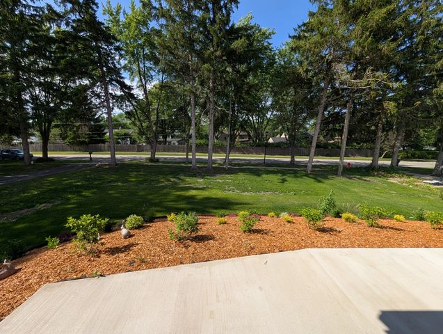 675 W Gilbert Road, Palatine, IL 60067