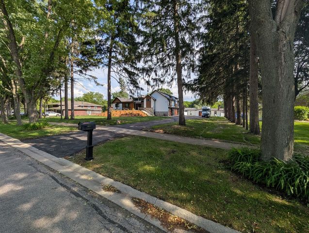 675 W Gilbert Road, Palatine, IL 60067