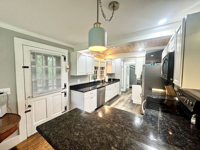43 White Oaks Rd, Laconia, NH 03246
