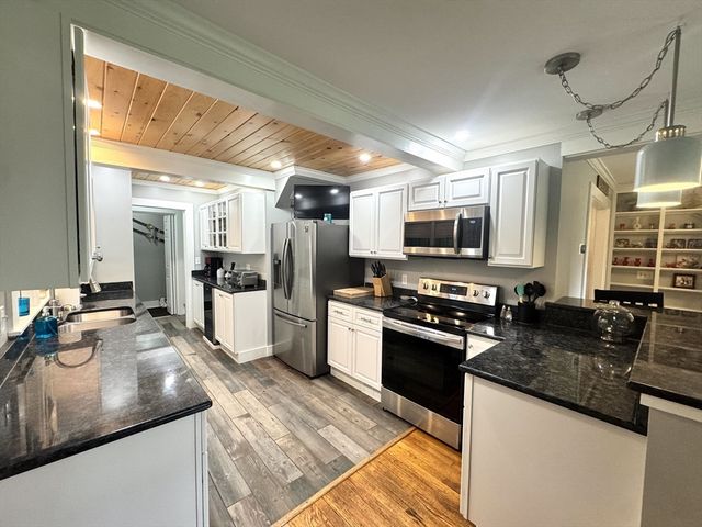 43 White Oaks Rd, Laconia, NH 03246