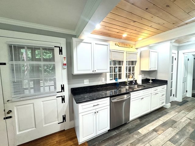 43 White Oaks Rd, Laconia, NH 03246