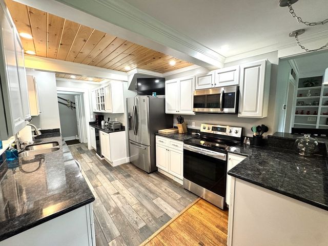 43 White Oaks Rd, Laconia, NH 03246