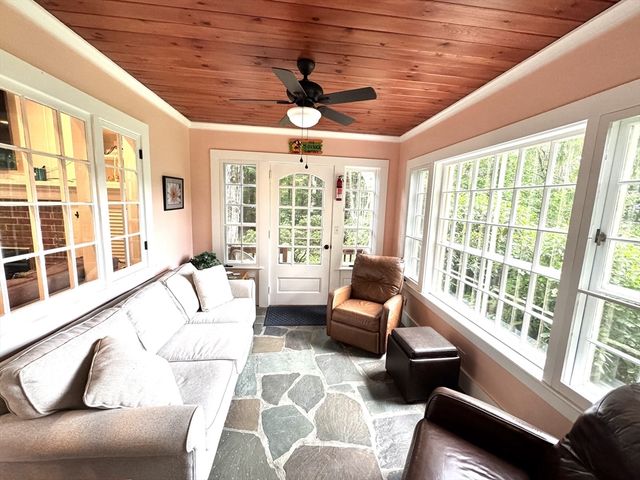 43 White Oaks Rd, Laconia, NH 03246