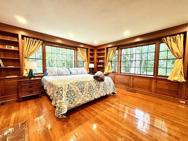 43 White Oaks Rd, Laconia, NH 03246