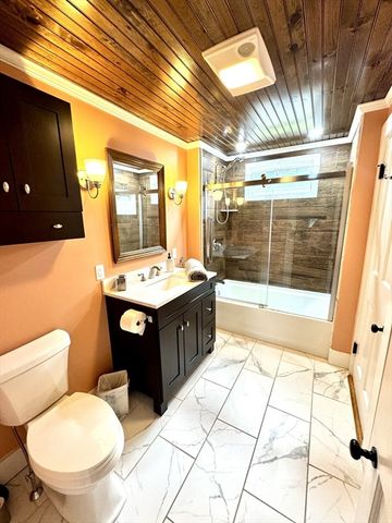 43 White Oaks Rd, Laconia, NH 03246